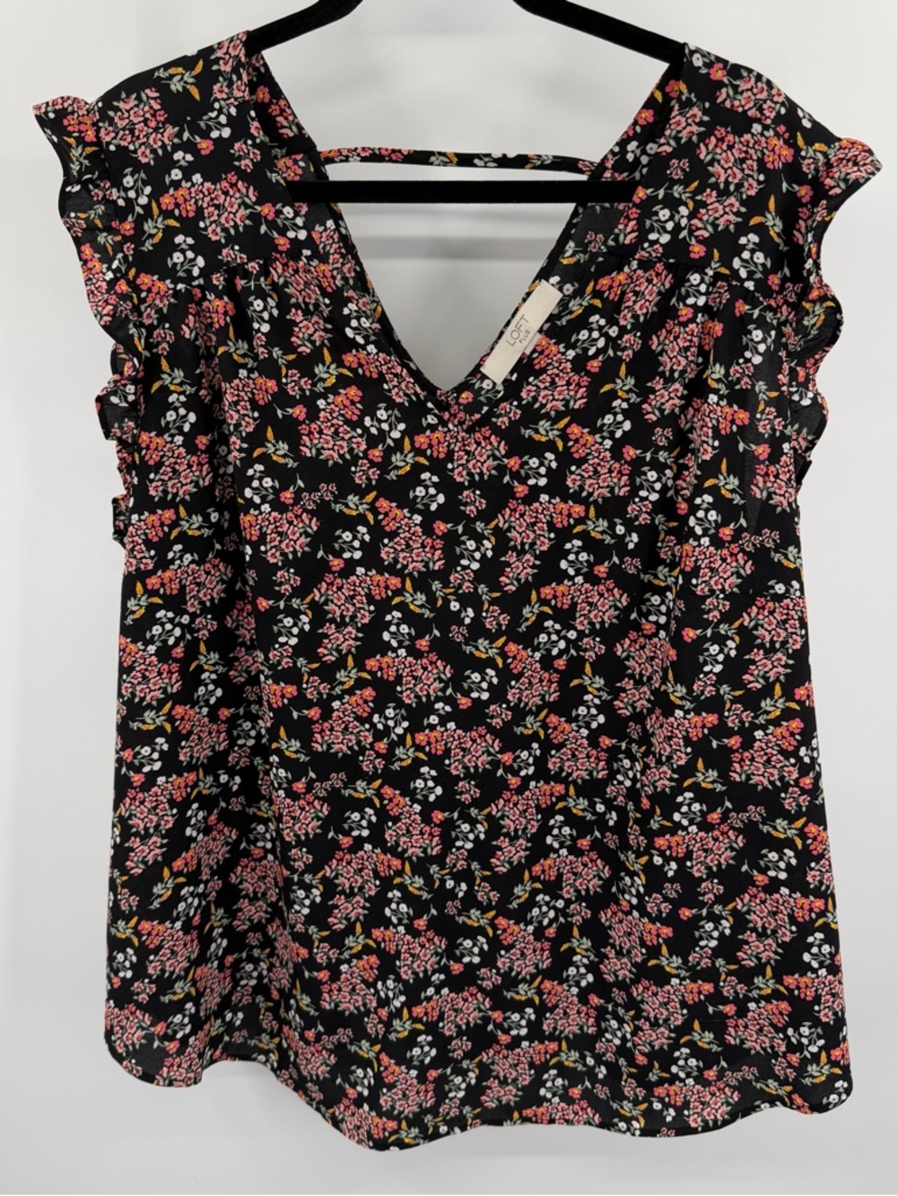 Loft Floral V-Neck Flutter Sleeve Top - Black/Pink floral size 22 - Picture 1 of 4